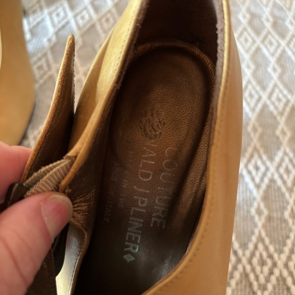 Donald J. Pliner Camel Leather Beweled Buckle Mary Jane Heels Size 7. 3 1/4” - Picture 7 of 9